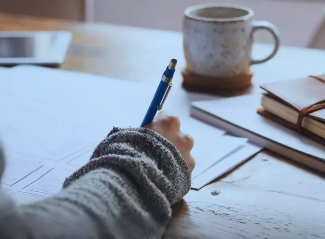 Estudiante frustrado con apps de idiomas