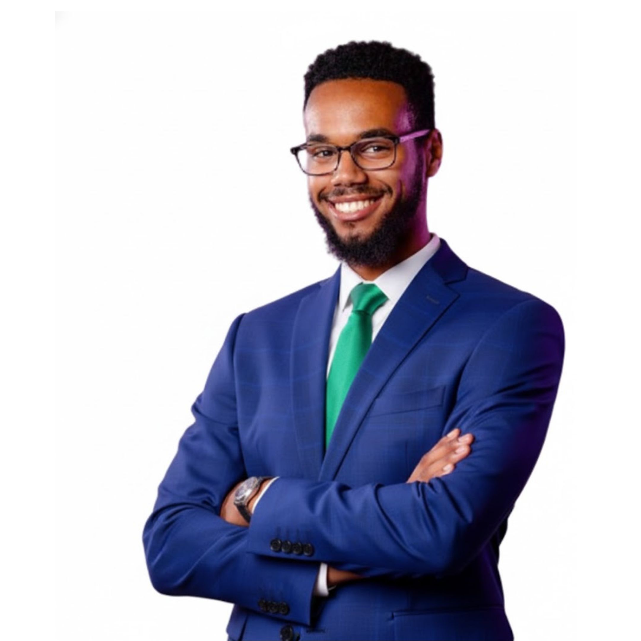 Profesional confiante con los brazos cruzados